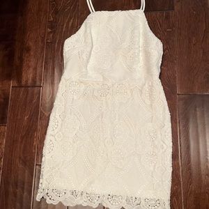White bridal dress! Fitted but comfortable! Floral design, like new!